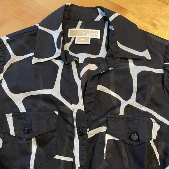 Michael Michael Kors Black and White Print Button Down Top Size 4P - Picture 4 of 11